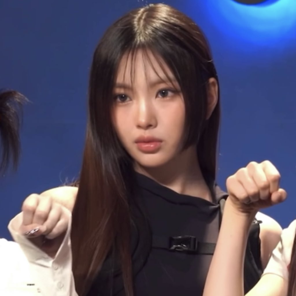 pictureshyein's tweet photo. she looks too good https://t.co/MDTw8oWVCK