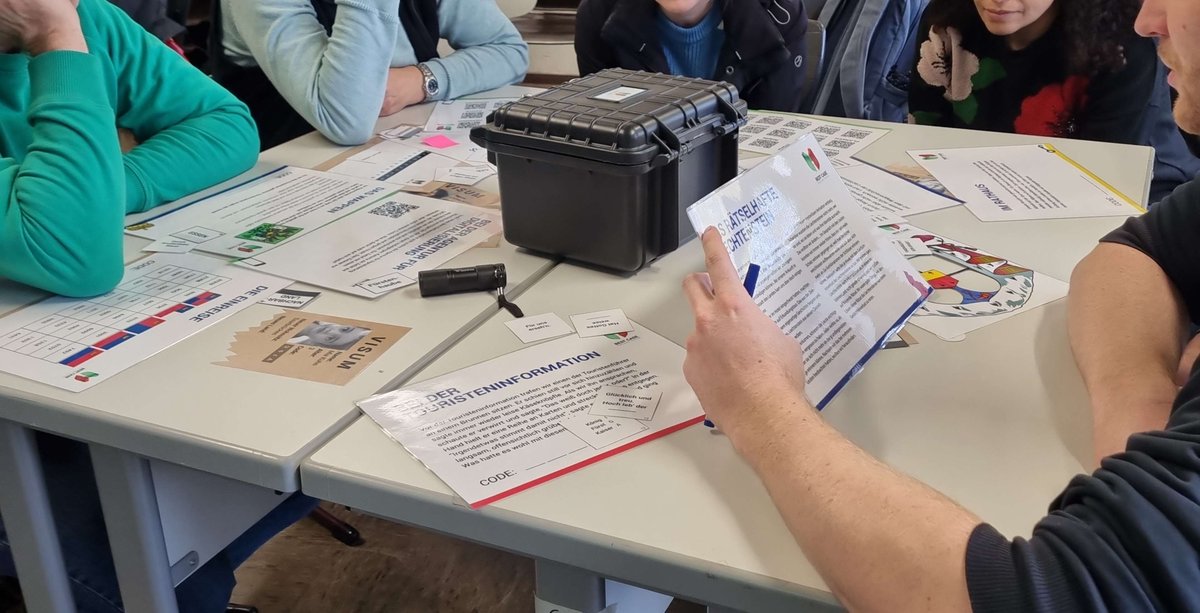 Gestern gab ich einen #EscapeRoom #Workshop für #MINT-LehrerInnen auf der 69. Bremerhavener MNU Tagung. Dieses Jahr verschlug es uns ins "Rätselhafte Liechtenstein". Mich haben die Gruppen wieder völlig überrascht, wie sie als Team zusammengewachsen sind. Danke euch! 
#twlz