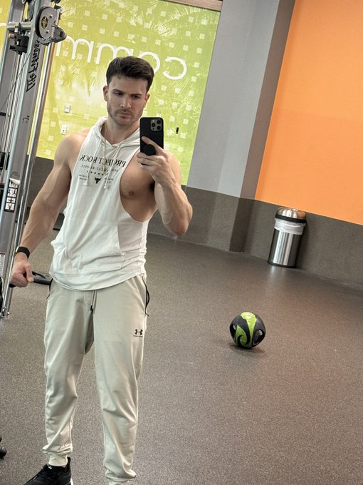 💪  🏋️&zwj;♂️ https://t.co/Z5iPW8SH2i