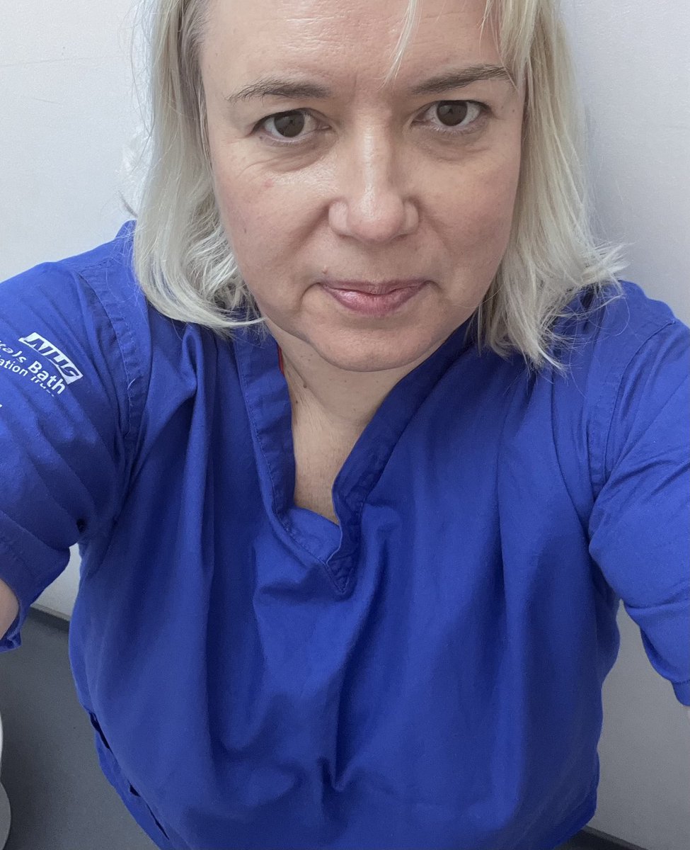 A quick jaunt around Theatres this afternoon- in scrubs - definitely designed by men for men 😱
Brilliant that colleagues are up for completing the staff survey! You ate us out of chocolates - so we will be back!