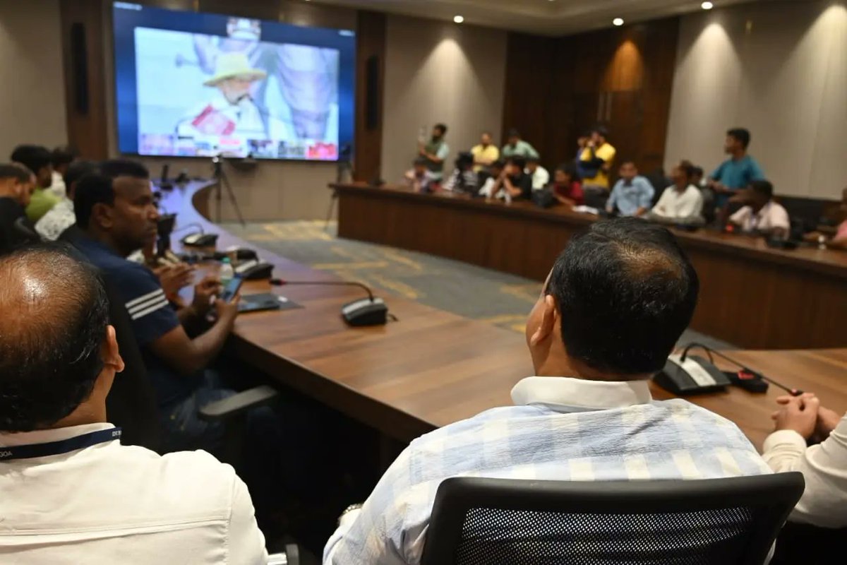 MauvinGodinho's tweet photo. Attended the Virtual launch of Janjatiya Gaurav Divas 2023 and flag off of Viksit Bharat Sankalp Yatra campaign by our Hon'ble Prime Minister Shri @narendramodi Ji. 

Thereafter, the Hon'ble Chief Minister @DrPramodPSawant flagged off the, (1/2) https://t.co/EP3qihxDA7