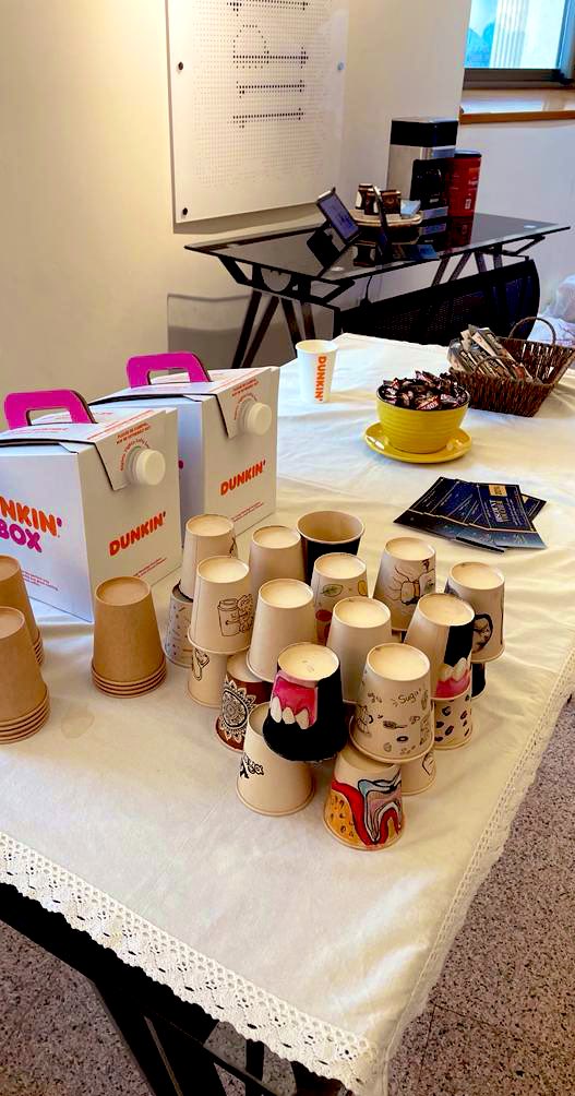 IAUDentArt's tweet photo. International coffee day☕️✨✨
@IAUdent 
@IAUdent_scc 
@IAUdent_Fikr 
#international_coffee_day
#نادي_ثنايا_للفنون https://t.co/GMZbMU1mPh