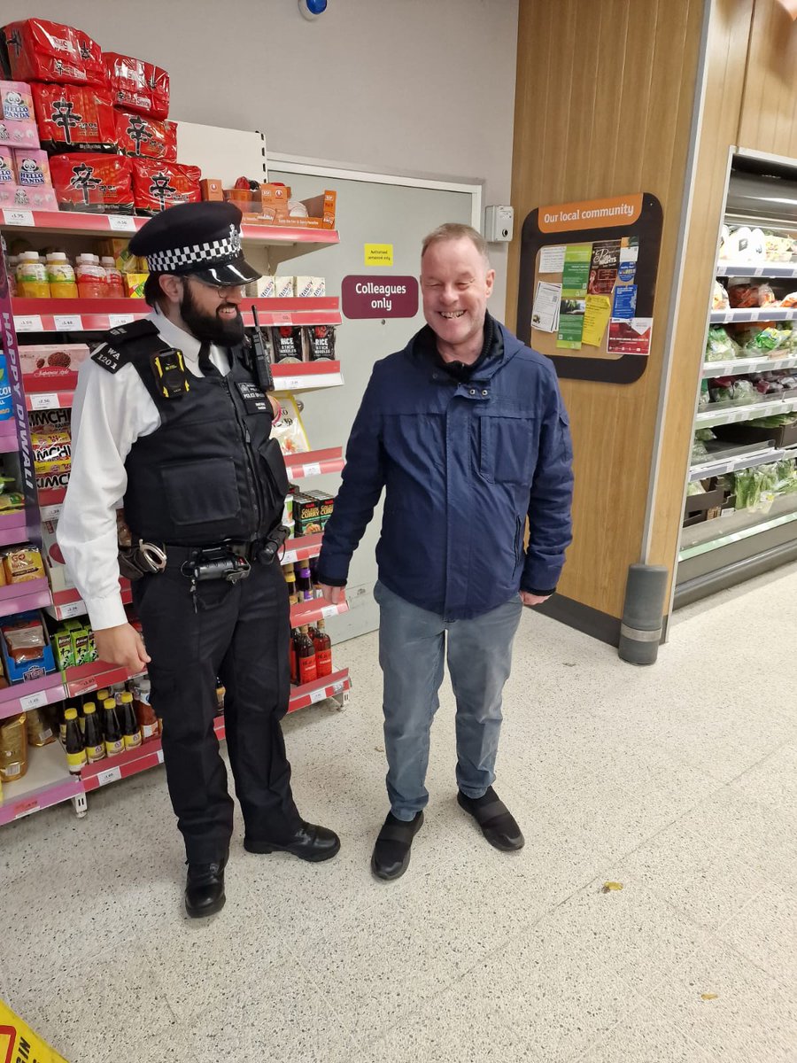 MPSNorthActon's tweet photo. North Acton SNT conducted a light patrol around the North Acton island today, we visited the local stores providing reassurance. Did you see us today? #NAWP1 #wardpriorties #yousaidwedid #snt #ealing #acton #saferlondon #communitypolcing #patrol #workingtogether https://t.co/Swz4ZtquLu