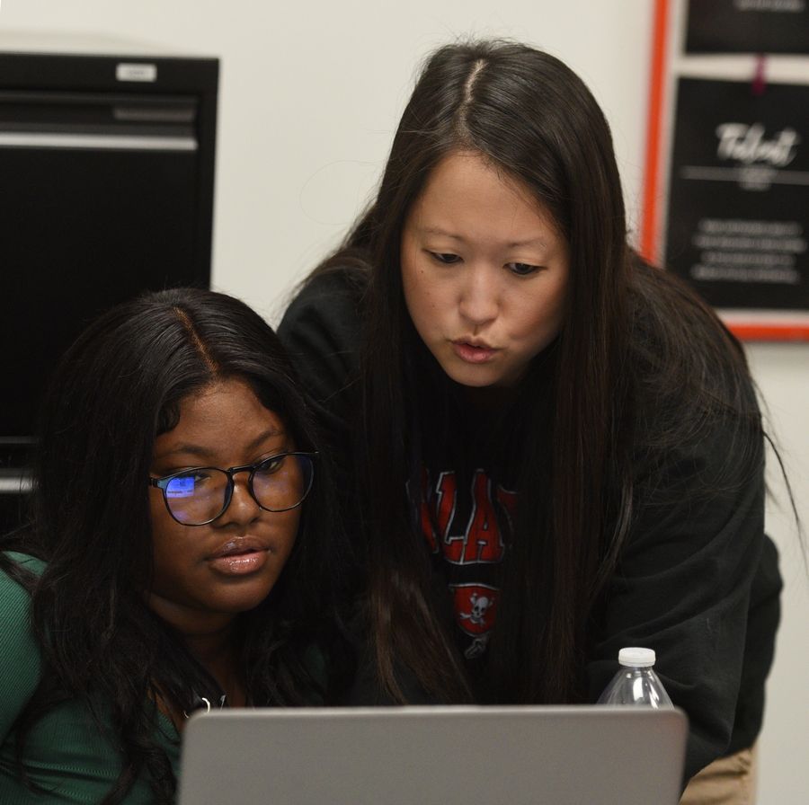 District 211 (@hsdistrict211) on Twitter photo Every single student at Palatine High School identified a trusted adult at school, which is raising graduation rates. Those connections create big change. Thanks to
<a href="/dailyherald/">Daily Herald</a> for covering the story!
dailyherald.com/news/20231113/… Every single student at Palatine High School identified a trusted adult at school, which is raising graduation rates. Those connections create big change. Thanks to
<a href="/dailyherald/">Daily Herald</a> for covering the story!
dailyherald.com/news/20231113/…