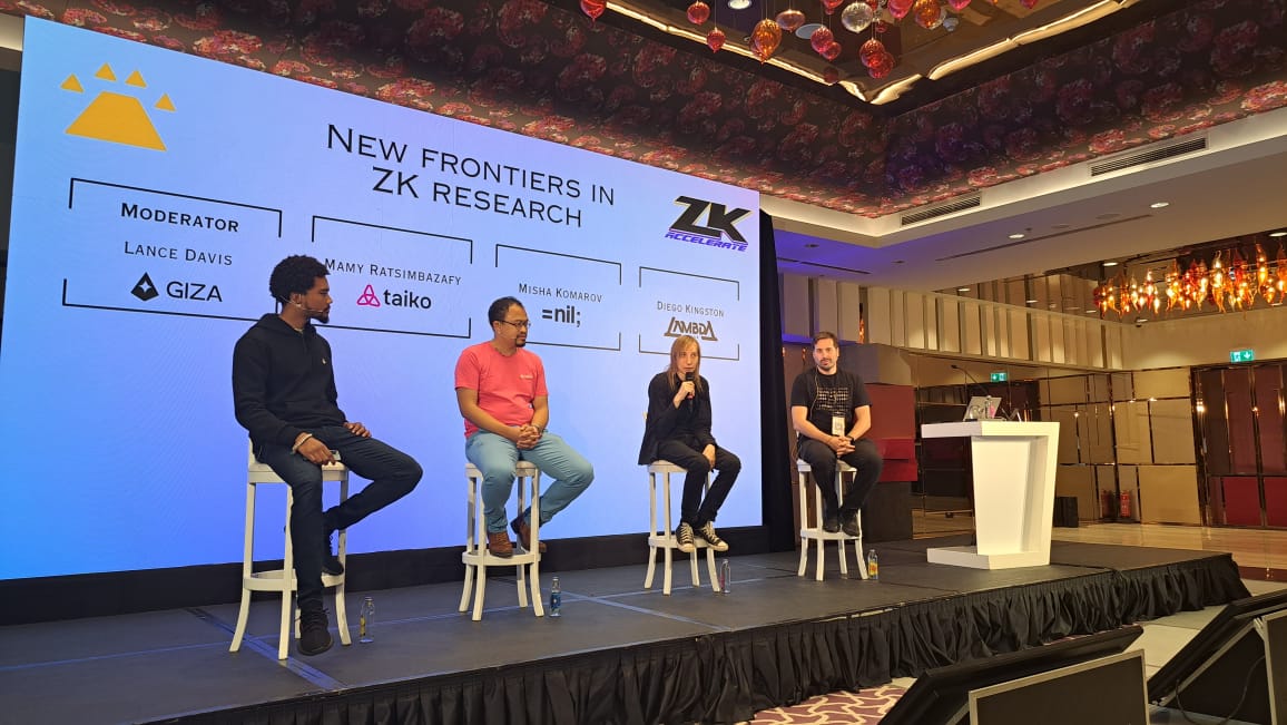 ✨🇹🇷 Today, at #ZKAccelerate, @zkdiegokingston participated in the panel discussion 'New Frontiers in ZK Research' alongside @m_ratsim - @taikoxyz, @AndrijaNovakov6 - @__geometry__ and Alisa Cherniaeva - @nil_foundation, all moderated by @lancenonce - @gizatechxyz.

👉 Watch it…