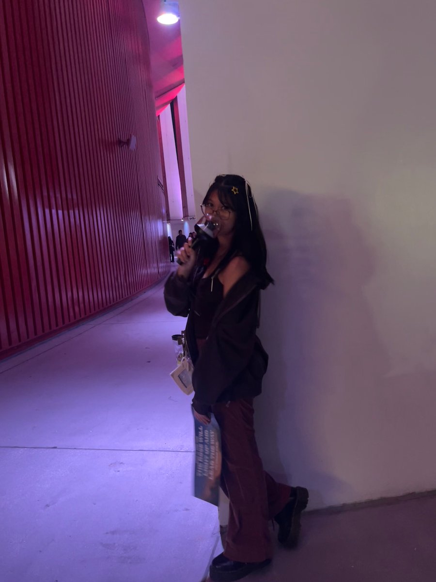 xuenzz's tweet photo. FLOOR SEATS AND I SAW MY MANNNN🤭 https://t.co/Ug45MrNXZM