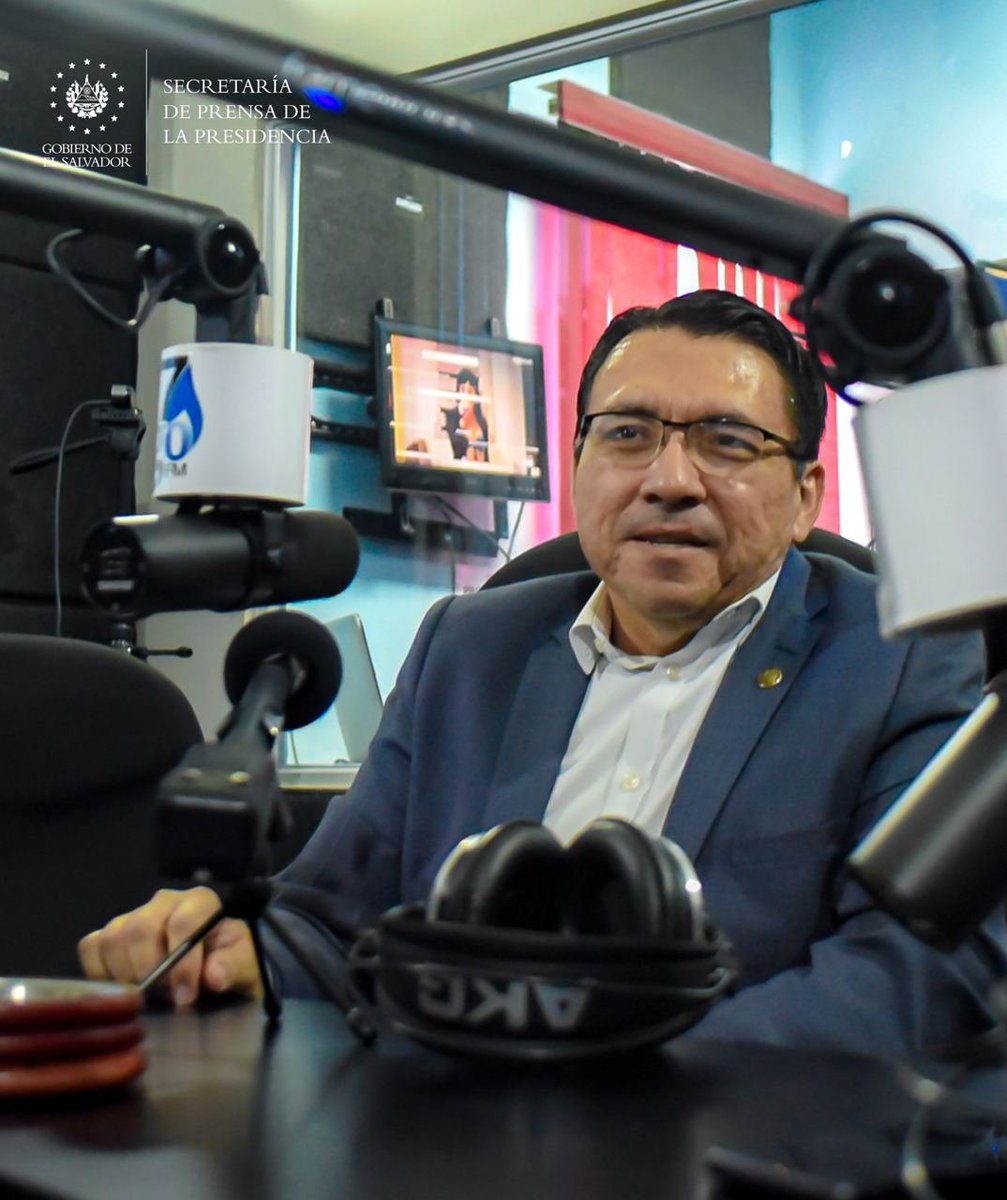 SecPrensaSV's tweet photo. #SubsidioAlGas | “Nosotros también estamos verificando los precios del gas propano y que los comercios estén dando el subsidio que brinda el Ministerio de @EconomiaSV”: presidente de la @Defensoria_910, @rasalazar4. #SecretaríaDePrensa https://t.co/ZyVQyXOOcn