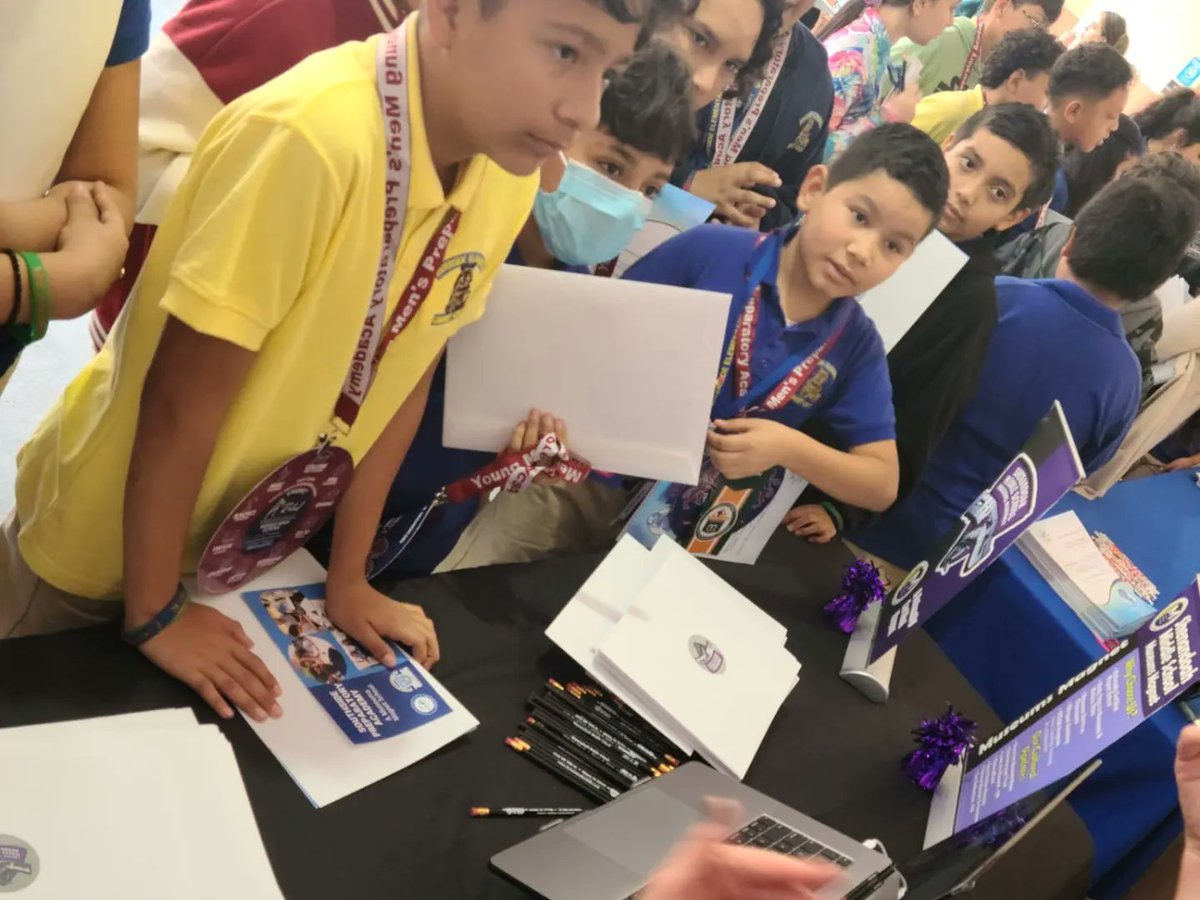 ShenandoahMS's tweet photo. Our Lead Magnet Teachers had a great turnout for the Riverside Elementary Magnet Fair on Tuesday, November 14th. We can't wait to meet our new Chiefs! #SMSMuseumsMagnet #YourBestChoiceMDCPS @MDCPS @MDCPSCentral @SuptDotres @miamimagnets @MariTereMDCPS https://t.co/HFkLpzKbtZ