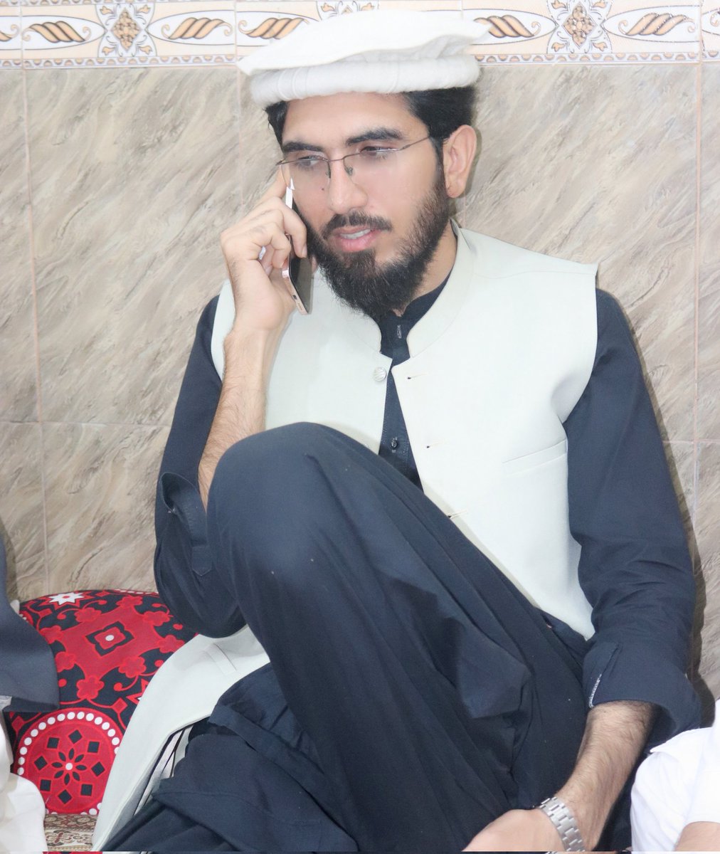 ammarkhanyasir's tweet image. فیصل موورز کے خلاف نماز کے وقت نہ روکنے کی وجہ سے سوشل میڈیا پہ کمپین چل رہی ہے تو ساتھ یہ بھی عرض ہے کہ فیصل موورز پاکستان کی سب سے با اعتماد ، بہترین بسوں کے ساتھ بروقت پہنچانے والی سب سے بڑی کمپنی ہے۔ میں جب بھی بس پہ سفر کرتا ہوں تو میری فرسٹ چوائس فیصل موورز ہوتی ہے۔ کیونکہ…