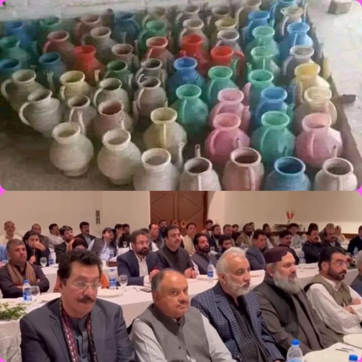 آج آل بلوچستان کباڑی کا نیلام تھا ہر قسم کالوٹا  دستیاب تھا...
ال بلوچستان لوٹا ایسوشن  گروپ.✌