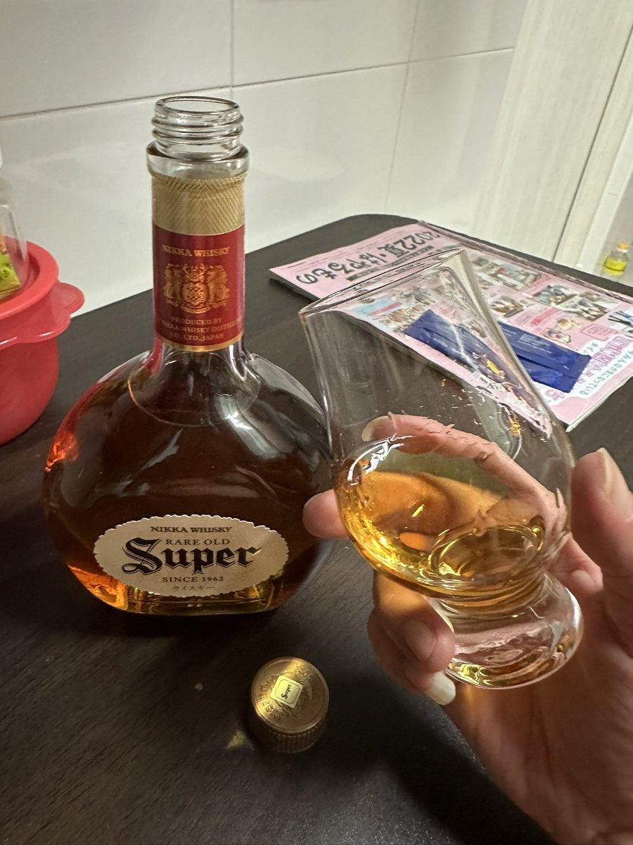 tannmarcel's tweet photo. First 2 sips are like “this is just a blended whisky”… well the taste comes in as you drink it neat later on as the “Super” labelling goes. Nice but I prefer the Coffey grains and Coffey malts better for tat little difference in price🥃😋😅
#nikkawhisky 
#supernikka 
#whisky https://t.co/cnz439e6ew
