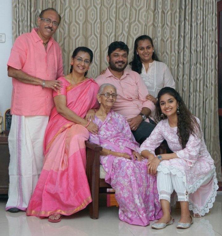 VikyKeerthiFan's tweet photo. Happiest Birthday For Our Dearest #Suresh Sir and @MenakaSuresh4 Mam ❤️🤗

Thank you for giving birth to The beautiful, Humble, Sweet nature daughter @KeerthyOfficial ☺️😁
#KeerthySuresh https://t.co/eFmNA8VifD
