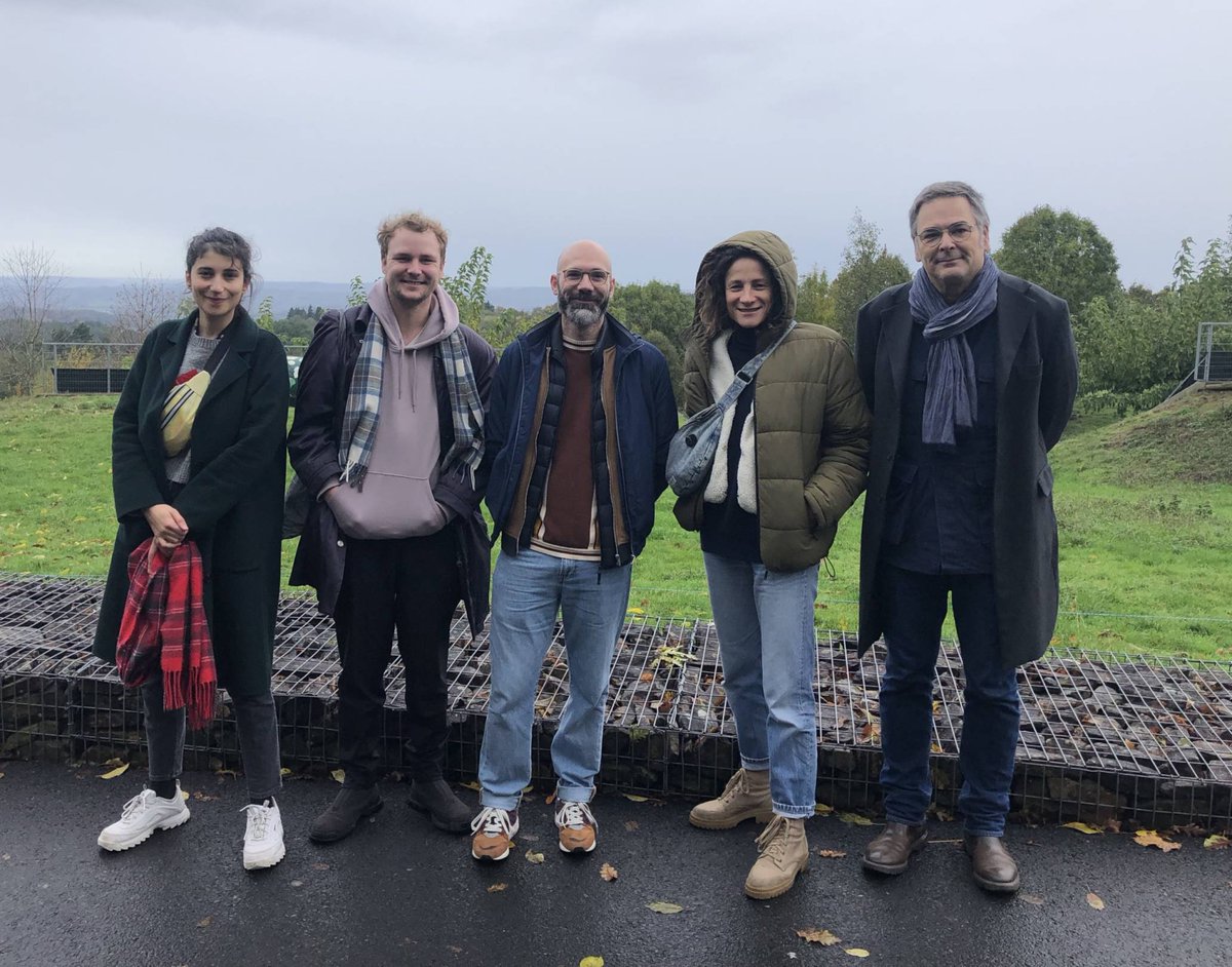FCBrive's tweet image. 1ère session de la 3ème édition de la résidence d'écriture "Livre au ciné" ! 🎬

Avec Anna Belguermi, Antoine Flahaut @supercheap3000, Jean-Raymond Garcia, Juliette Blanche Places et Pascal Marc !

Session animée par Marlène Poste !