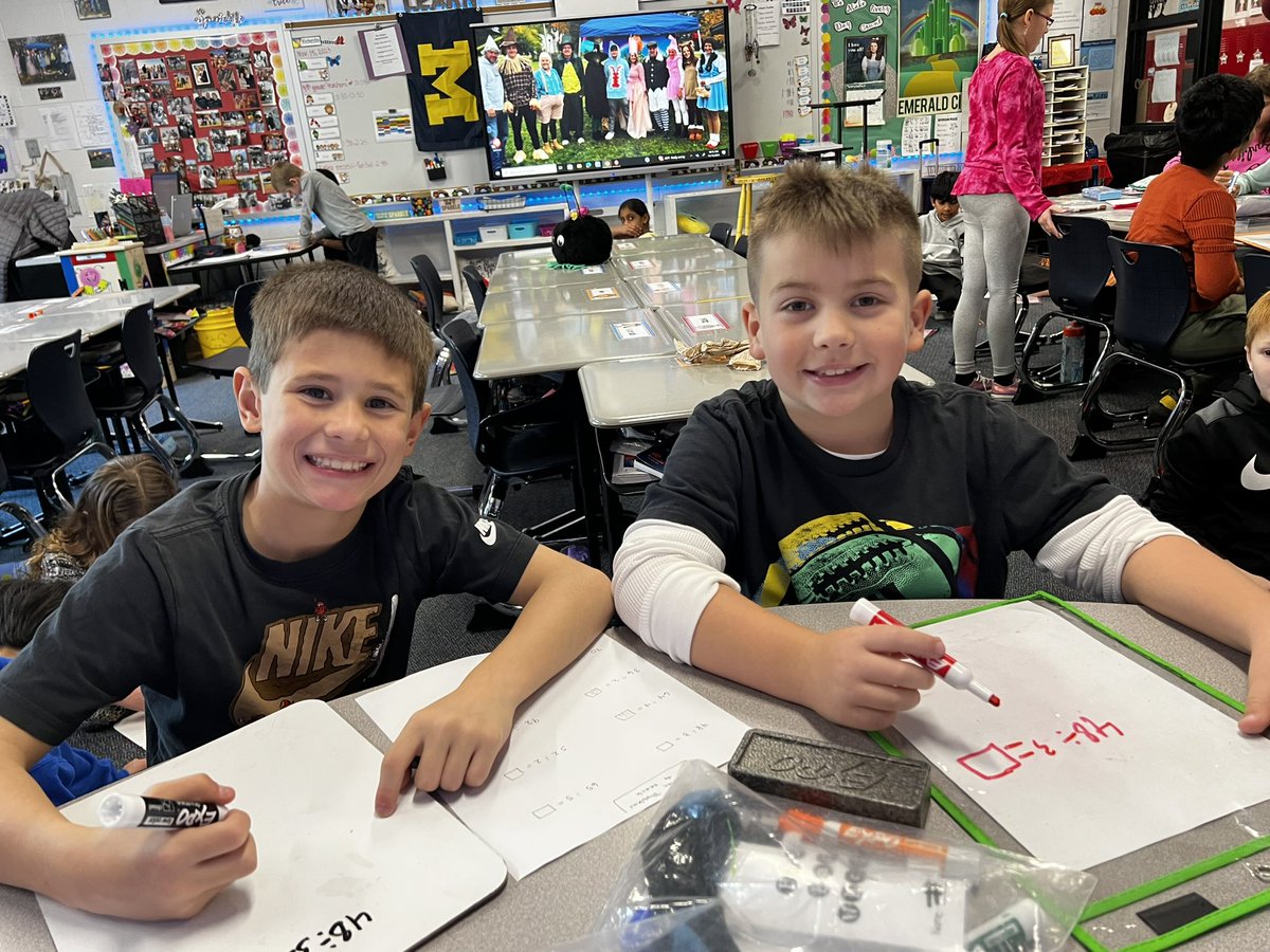 mrsmotley_3rd's tweet image. Mrs. Weakland’s 4th graders came to teach a lesson to us today! What a fun time! And so great to see former students!!! @lpweakland @SLCSDolsen 
#learningtogether #dolsenthinkers #learnmath