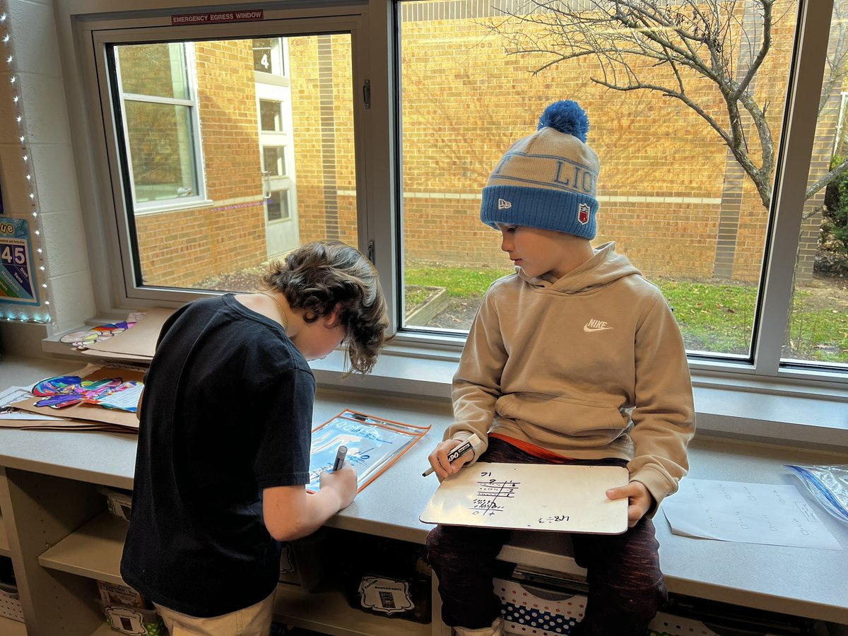 mrsmotley_3rd's tweet image. Mrs. Weakland’s 4th graders came to teach a lesson to us today! What a fun time! And so great to see former students!!! @lpweakland @SLCSDolsen 
#learningtogether #dolsenthinkers #learnmath