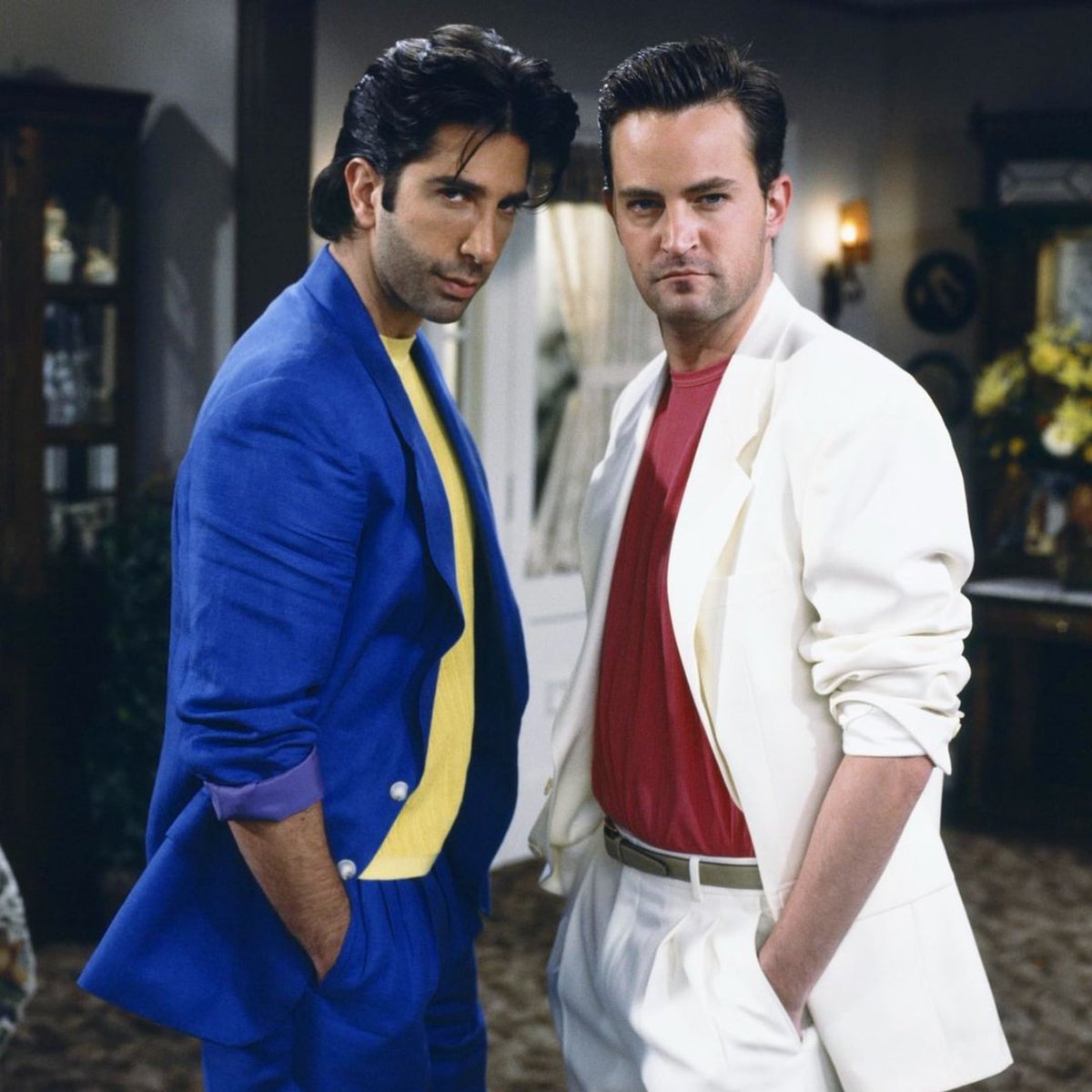 choquei's tweet photo. 🚨VEJA: David Schwimmer também prestou uma homenagem póstuma ao amigo Matthew Perry. https://t.co/136mTlEPz1