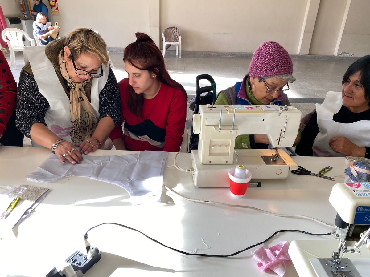 AmbienteBB's tweet photo. Los encuentros tuvieron lugar en diferentes espacios de la ciudad y estuvieron a cargo de la ONG Contá Conmigo ✅

¡Gracias a quienes los dictaron, a las chicas que participaron y a todos los espacios que abrieron sus puertas para que esto fuera posible!💚 https://t.co/ca3iybfwUo