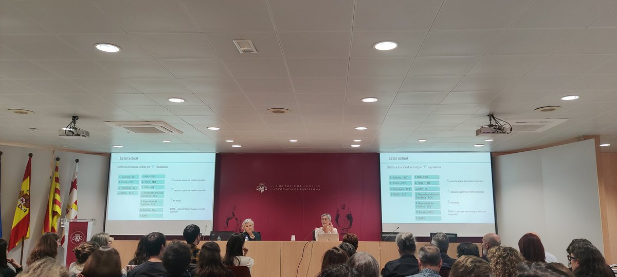 🗣️ Avui a les #JornadesCCUC2023 s'ha presentat el projecte #BibliotecaDigital de la Generalitat. Orgullosa de participar en un dels onze #repositoris amb l'@eapccat i les @BibliotequesBeg  ✨💻