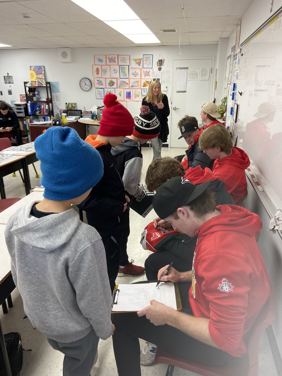 Mme_Ferguson's tweet image. Thanks so much to the @HFXMooseheads for visiting us today! @bltsenior