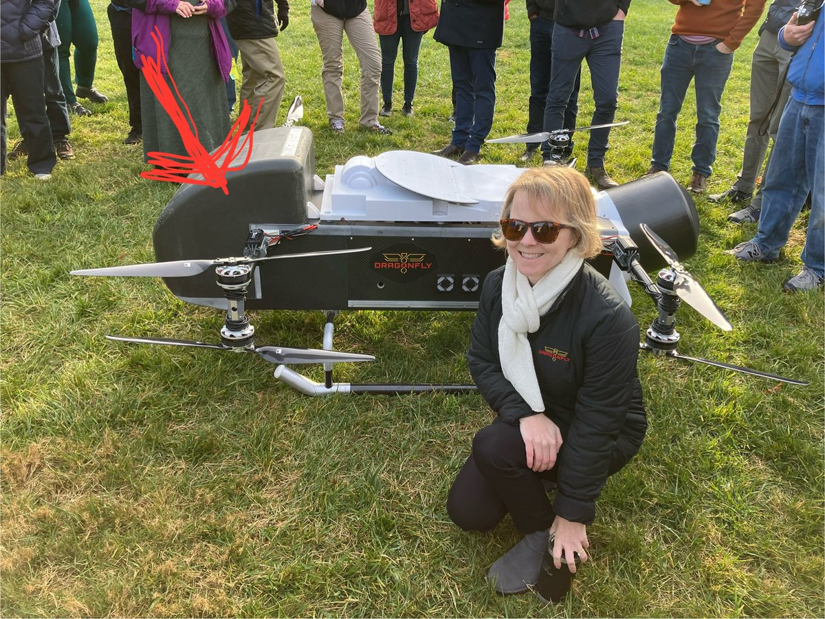 #DragonflyMission half scale rotorcraft model - looks so much like the real thing (soon* to be flying on Titan 😍)

Arrow indicating the “Attic” - our Mass Spec DraMS goes in there!

*mid-2030s = soon in outer planet exploration time