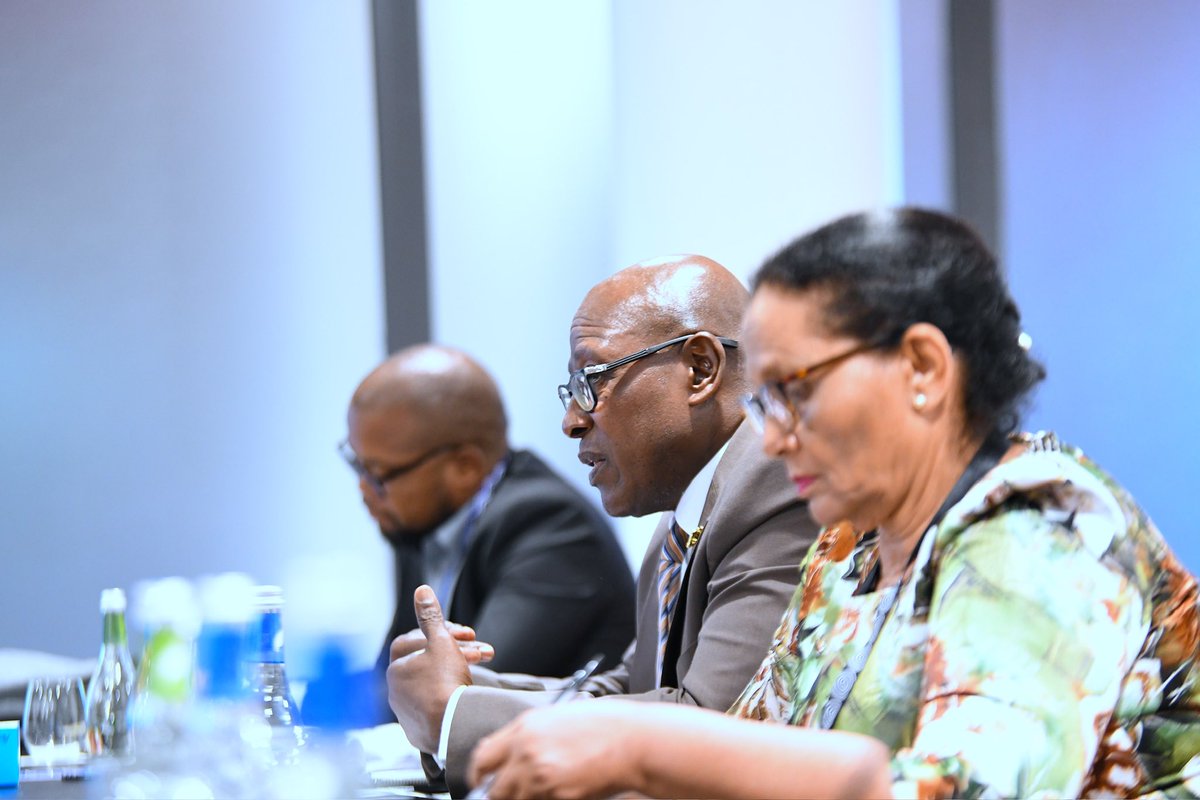 RwandaLocalGov's tweet image. Minister @JCMusabyimana &amp;amp; Minister of State @mskayisire had a sideline meeting with Hon. Setlhabelo Nasser Modukanele, Botswana&apos;s Assistant Minister of Local Government and his delegation.

#CLGC2023