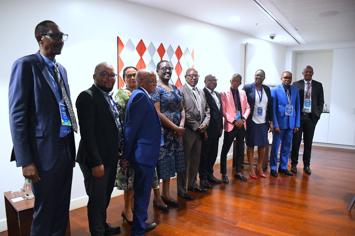 RwandaLocalGov's tweet image. Minister @JCMusabyimana &amp;amp; Minister of State @mskayisire had a sideline meeting with Hon. Setlhabelo Nasser Modukanele, Botswana&apos;s Assistant Minister of Local Government and his delegation.

#CLGC2023