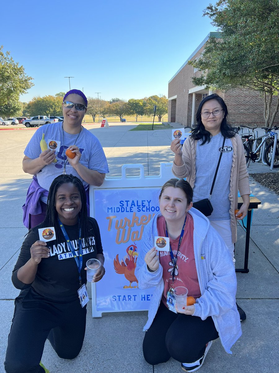 jem85241's tweet photo. 2nd Annual Staley Turkey Trot is off to a great start! #FISD #FISDmadetoshine #Staleymiddleschool https://t.co/LpuGlh9Bmj