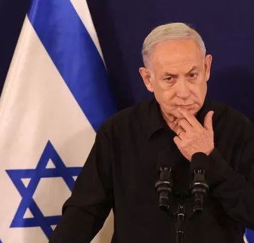 ECSaharaui__'s tweet photo. 🔴 ÚLTIMA HORA | Según el Canal 13 israelí, Tel Aviv ha fracasado en Gaza

Un fracaso fatal en materia de inteligencia al contrario de lo esperado: el hospital Al-Shifa está totalmente libre de efectivos militares de Hamás.

Medios israelíes: No encontraron prisioneros en el Hospital Al-Shifa, a pesar de información de inteligencia que confirmaba de su presencia allí.

Fuentes de Al Hurra:

  El ejército israelí se retira de todo el complejo de Al Shifa, pero los tanques israelíes todavía rodean el edificio.

Se retiraron sin alcanzar ningún objetivo militar, ni siquiera un solo túnel, ni un solo prisionero, ni siquiera un documento o prueba alguna que validara las acusaciones de Biden y Netanyahu sobre el uso del hospital Al-Shifa por parte de Hamás.

Jihad Islámica:

  El único resultado que obtuvo el enemigo sionista del asalto al Complejo Médico Al-Shifa en Gaza fue la acumulación de sus fracasos y la incapacidad de sus herramientas de inteligencia, cuya reputación está por el suelo.
