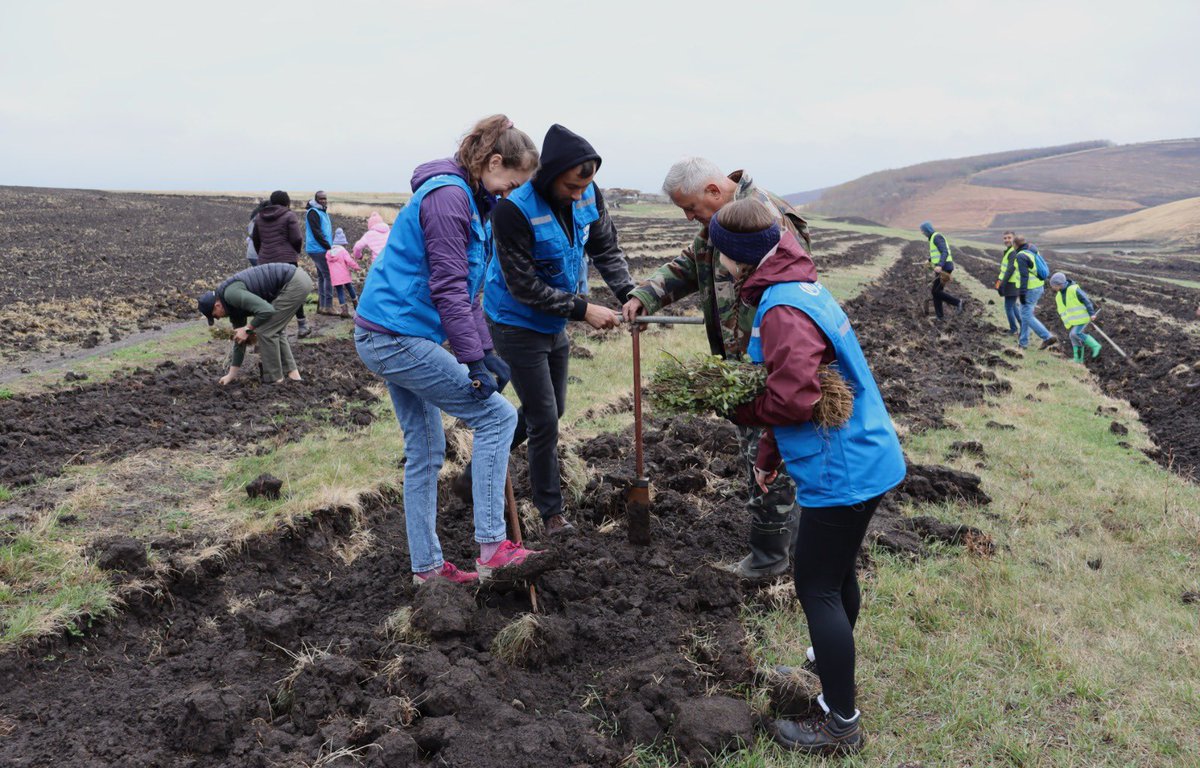 Who plants a tree plants hope for a better future 🌳

Simple yet impactful way to combat climate change.
 
Refugees &amp; UNHCR staff joined the <a href="/GuvernulRMD/">🇲🇩🇪🇺Government of the Republic of Moldova</a> tree-planting campaign for a healthier planet.
 
We are #TeamGreenMoldova