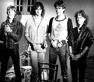 Un jour / une chanson épisode 31
Semaine Spéciale Téléphone 3/5

Le 12 novembre, Téléphone a fêté ses 47 ans. 

Téléphone - Au coeur de la nuit (1980)
(J.L Aubert / Téléphone)

Cette chanson est la face B du titre « Au coeur de la nuit ». 

youtu.be/PdjySppcEXo?si…