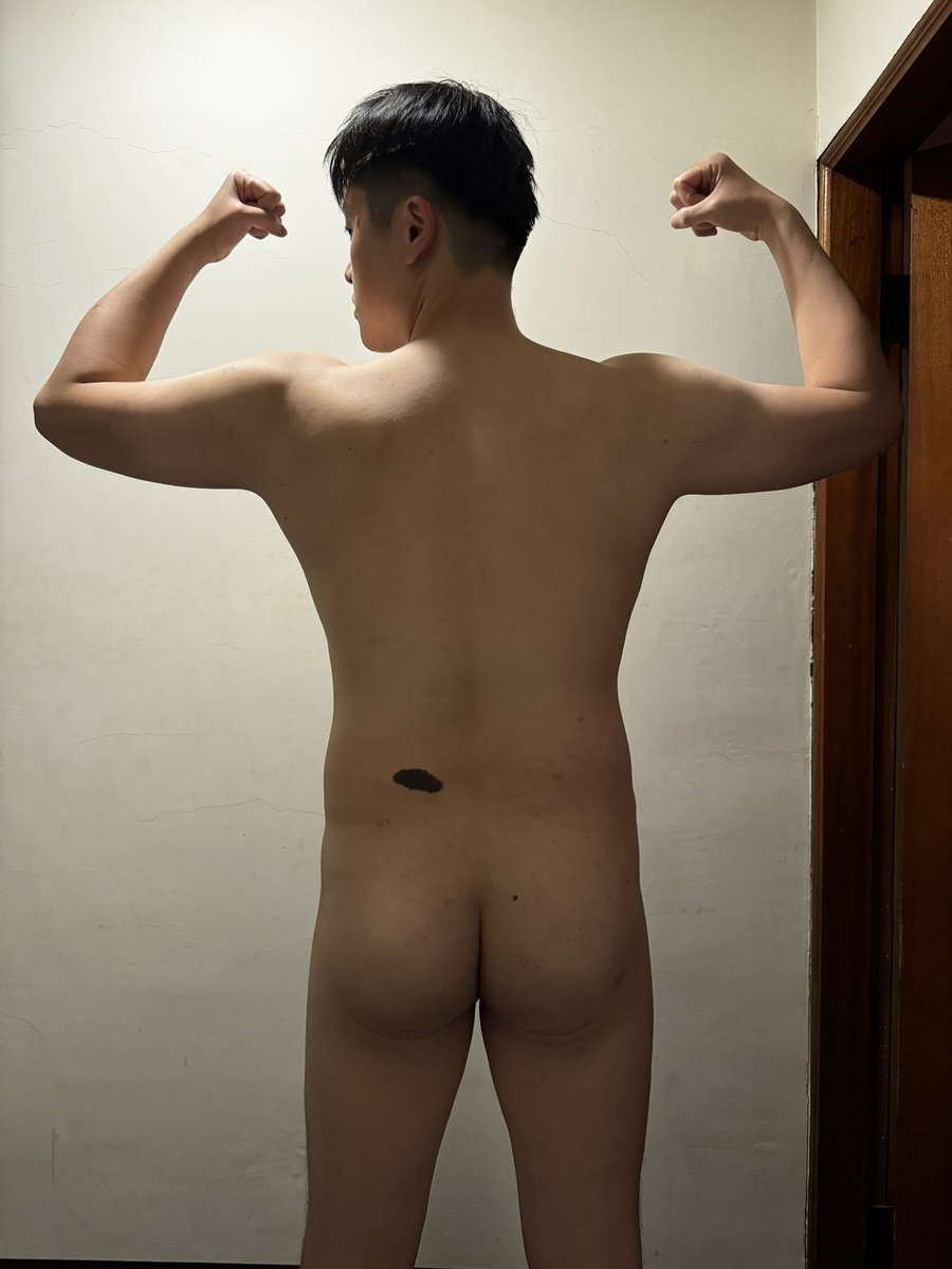 我的背面比正面好看多了
但還是肉肉的
繼續練