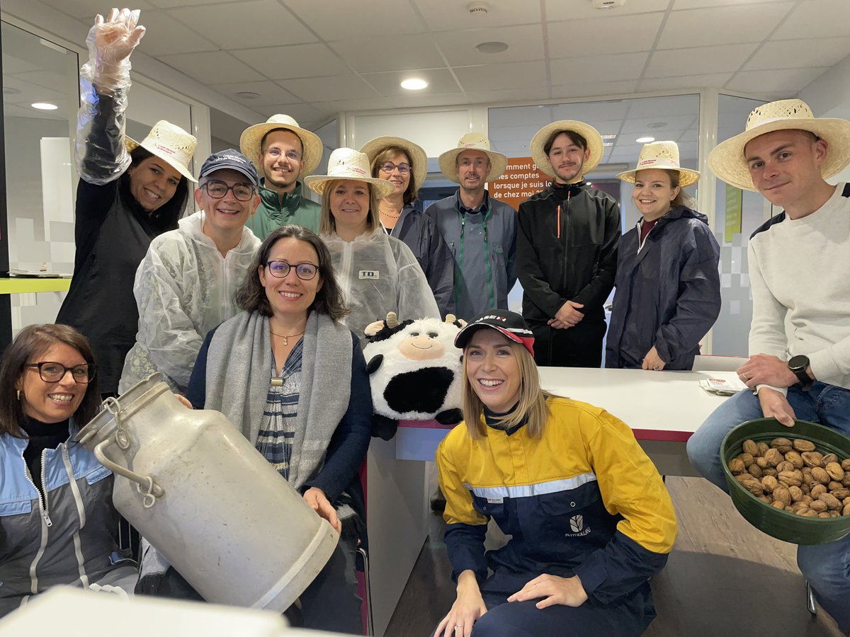 23 ans de CMB et pas une ride 👩🏻
L’équipe du CMB de Châtelaudren souhaite plein de réussite à Roselyne qui rejoindra son mari au sein de leur exploitation agricole dans les prochains jours 🌾
