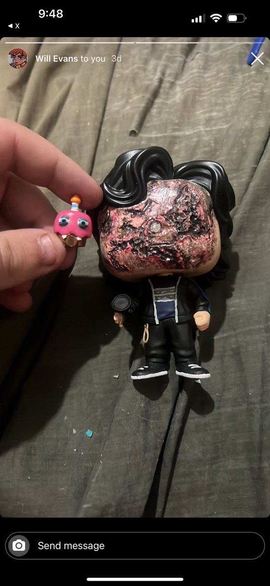 The fact that he made the cupcake magnetize to my face is genius!! 😭 👏 @AmateurGamer03 is the 🐐! 
The fnafans are going to love this! 
#FNAF #FNAFMovie #fnafart #customfunko