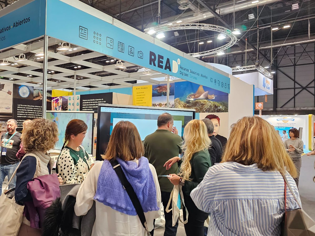 CDE_Burgos's tweet photo. El stand de la Consejería de Educación Canaria, @EducacionCan, con sus Recursos Digitales en Abierto (#READ) listos para usar por los docentes en una plataforma bien organizada, limpia y con infinitas posibilidades.
#SIMOEDU23
#CompDigEdu_BU
#CompDigEduCyL https://t.co/PjqlAaa8sn