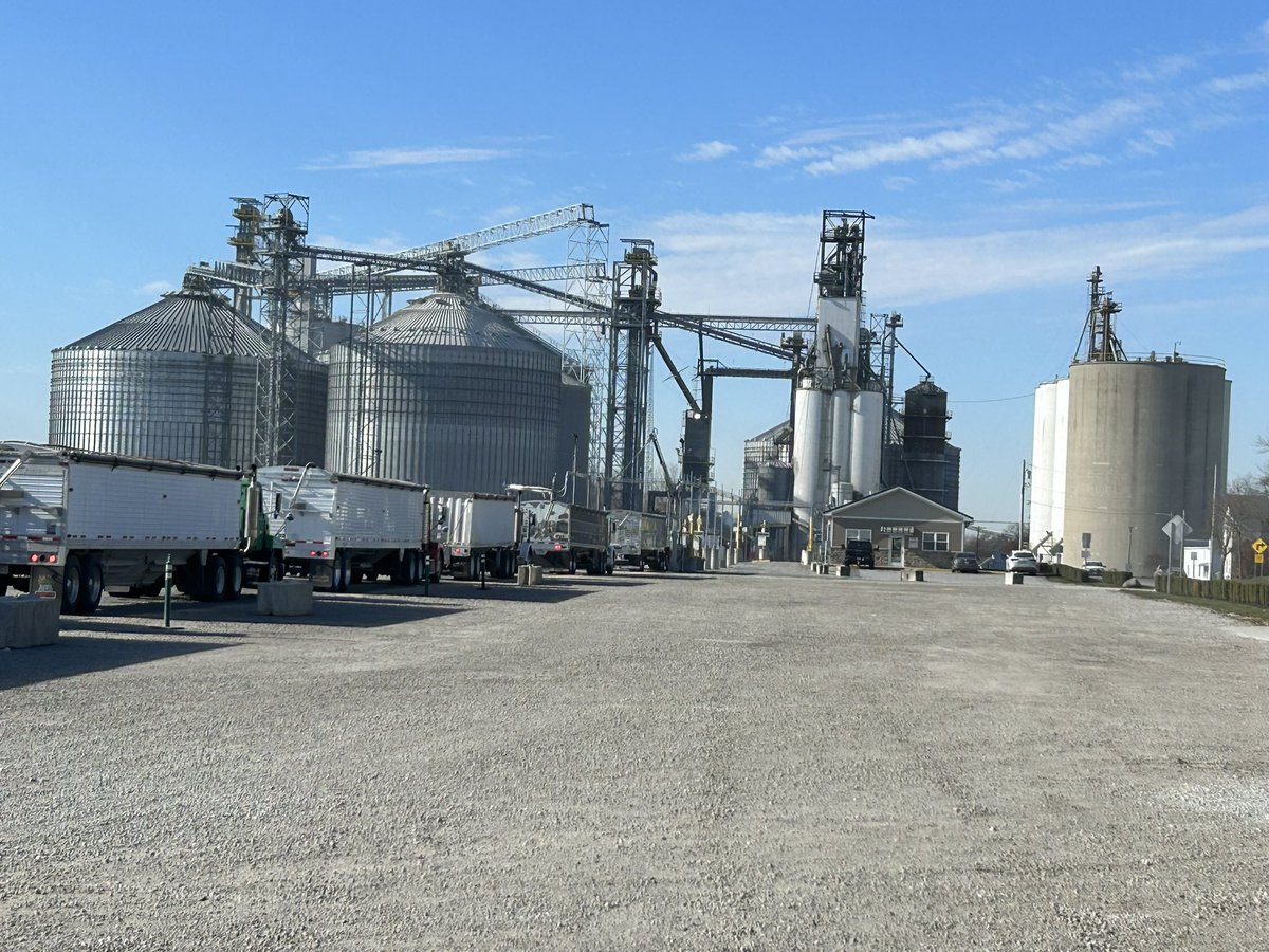 I want to give a huge thank you and shout out to our grain operations team at South Charleston, Ohio Sunrise Cooperative. We had a record day of receiving this week of 512,000 bushels. That is 512 semi loads in a 12 hour shift which equals a truck every 1.4 minutes #SpeedSpace