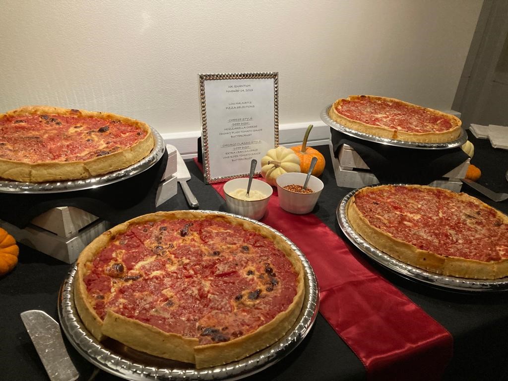 Our CG Alan Gogbashian and team @UKinChicago welcomed the quantum networks delegation to the 🇬🇧 Residence last night to talk about quantum tech developments in UK and Chicago (and to enjoy some classic deep dish pizza!) #QuantumNetDel