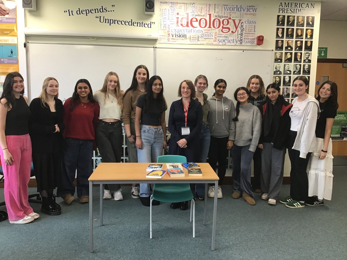 The History, Economics & Politics Society were pleased to welcome Jane Kerr to speak about her work as a producer for the @bbcworldservice's broadcast 'Witness History'. Jane explained how her interest in History led to her current role in the podcast. Thanks very much to Jane.