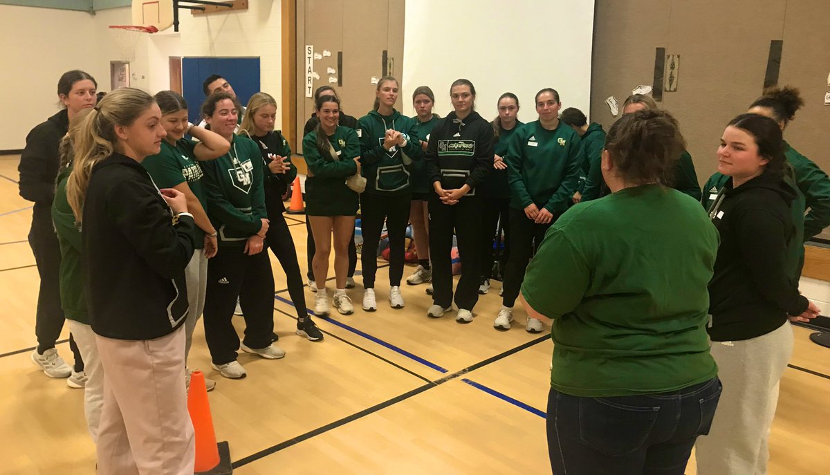 MNTNMVR_777's tweet photo. π₯ Parting words of kindness from @MasonSoftball @MasonAlumni @lhassen13 and the @LRESroadrunners principal! Thank you for an enormously fun kickoff! So grateful for our continued partnership! See you again SOON!
#ICAAdoptASchool π
#BeDauntless ππ
#GoRoadRunners ππ
18/Last https://t.co/Z3QfXrTg2F