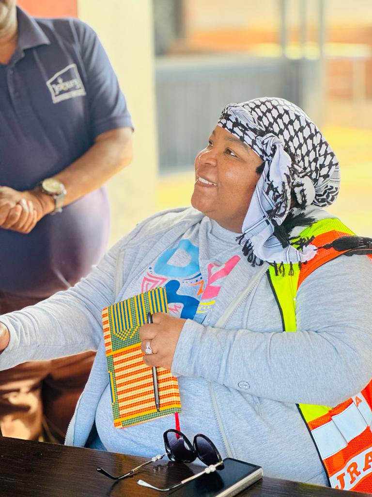 Eunice_Mgcina's tweet image. As my day came to an end I met with business organisations in Midway Industrial Area.We&apos;ll make sure concerns raised are attended to. It&apos;s in our City&apos;s interest to have a conducive climate for all lawful business entities. #CityUnity #Business #Economy #ASD #GLU #WeServeJoburg