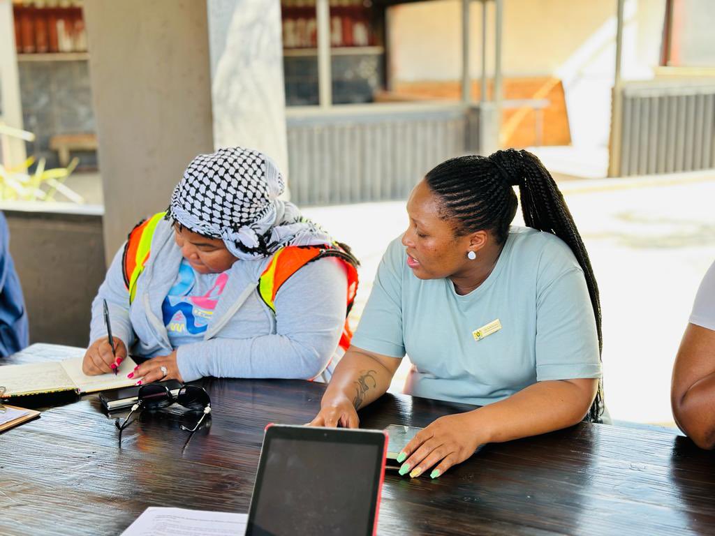 Eunice_Mgcina's tweet image. As my day came to an end I met with business organisations in Midway Industrial Area.We&apos;ll make sure concerns raised are attended to. It&apos;s in our City&apos;s interest to have a conducive climate for all lawful business entities. #CityUnity #Business #Economy #ASD #GLU #WeServeJoburg