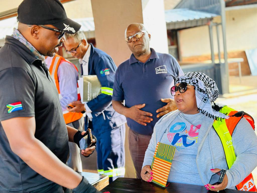 Eunice_Mgcina's tweet image. As my day came to an end I met with business organisations in Midway Industrial Area.We&apos;ll make sure concerns raised are attended to. It&apos;s in our City&apos;s interest to have a conducive climate for all lawful business entities. #CityUnity #Business #Economy #ASD #GLU #WeServeJoburg