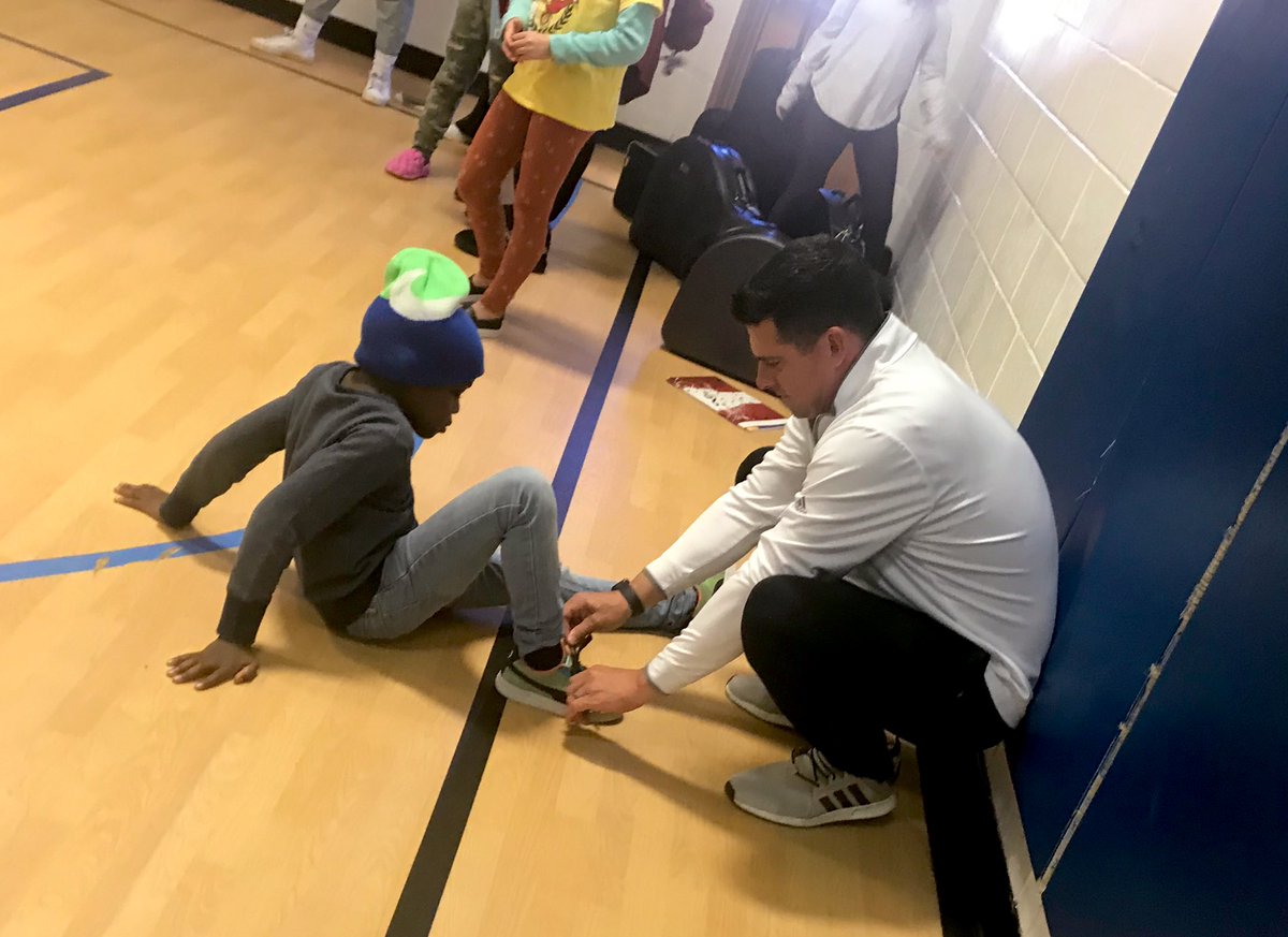MNTNMVR_777's tweet photo. π₯ Precious moment: Always a dad, @MasonSoftball Head Coach, @jmrw20, noticed during the games and laughter a @LRESroadrunners kiddo in need of help with his shoelaces. π
#ICAAdoptASchool π
#BeDauntless ππ
#GoRoadRunners ππ
13/ https://t.co/LY9kyMrZd9