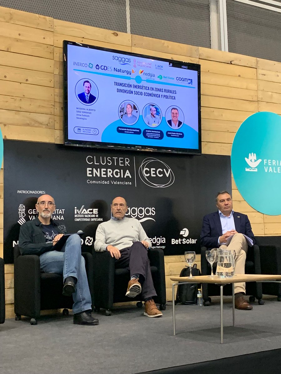 AMAC_municipios's tweet photo. 🗣️ Hoy nuestro presidente Juan Pedro Sánchez ha sido uno de los ponentes en la Feria de Energías y Transición Energética  @EnergyGlobalVLC

El tema a tratar se centraba en la Transición Energética en zonas rurales: Dimensión Socioeconómica y Política. 🍃 https://t.co/tQCbgZrCBF
