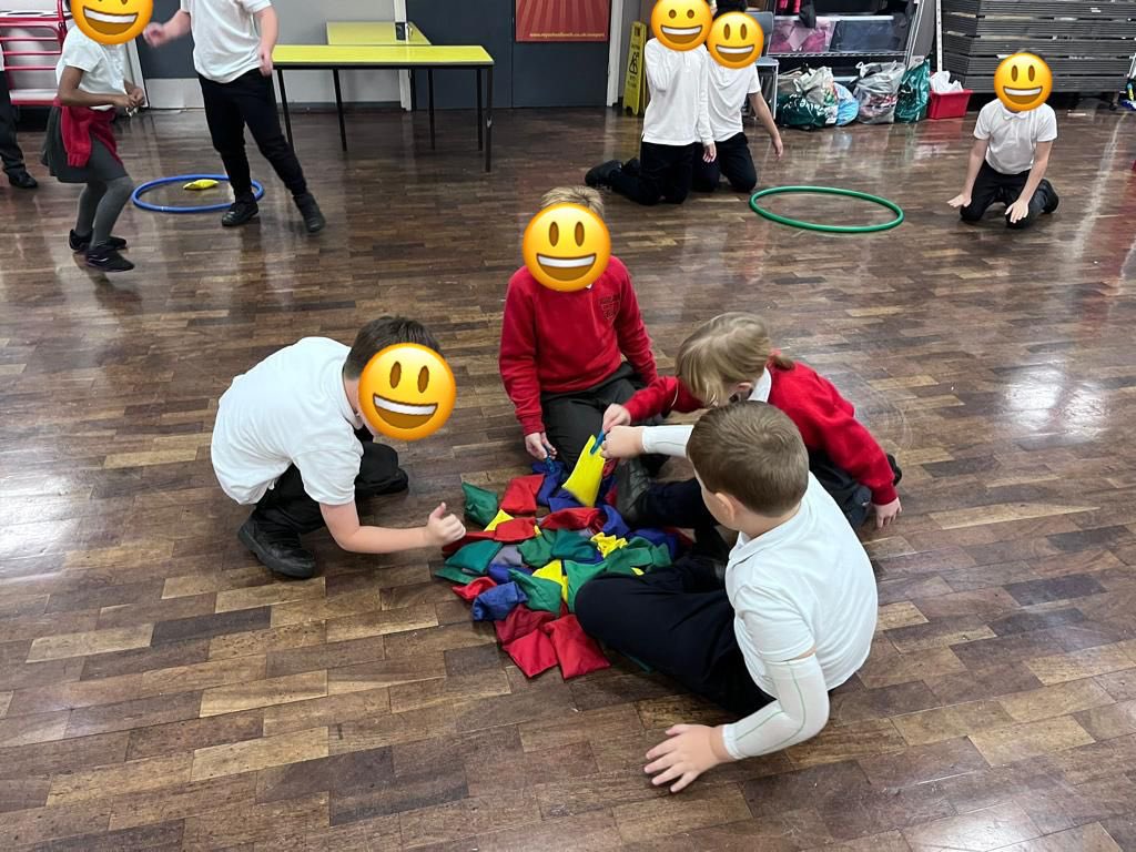 Malpas_Park's tweet photo. An exciting CoJo mission in #MPPSY3 meant that the class needed to show trust in one another, work as a team and communicate effectively. 
Well done for showing all of these skills Blwyddyn Tri 🙌🏼
#tanishateamwork
#charliecommunication
@CommandoJoes https://t.co/SUUL15dbBH