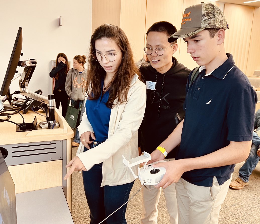 SWFREC precision ag engineering post docs Carolina Trentin and Congliang Zhou are sharing their academic pathways and research project info to 500 high school students at the FL Gulf Coast University Ag Forum!