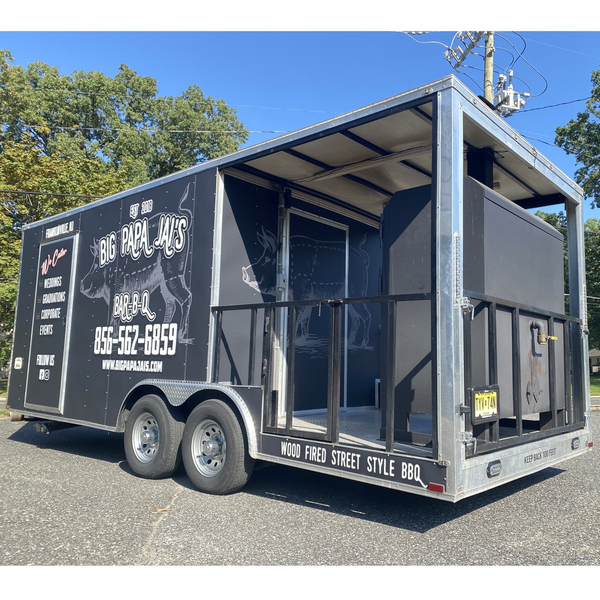 designerwraps's tweet image. #beforeafter of the #bigpapajais #trailerwrap #designerwraps #yourbrandrealized 🔥🔥 #wrapdesign #trailerwraps #foodtrailer #foodtruckwraps #woodfired #forhire #streetstyle ... #trailer #wrap #vehiclewraps #newwrapwhodis #smallbusiness #foodtruck #bbq #streetfood #chefpapajai