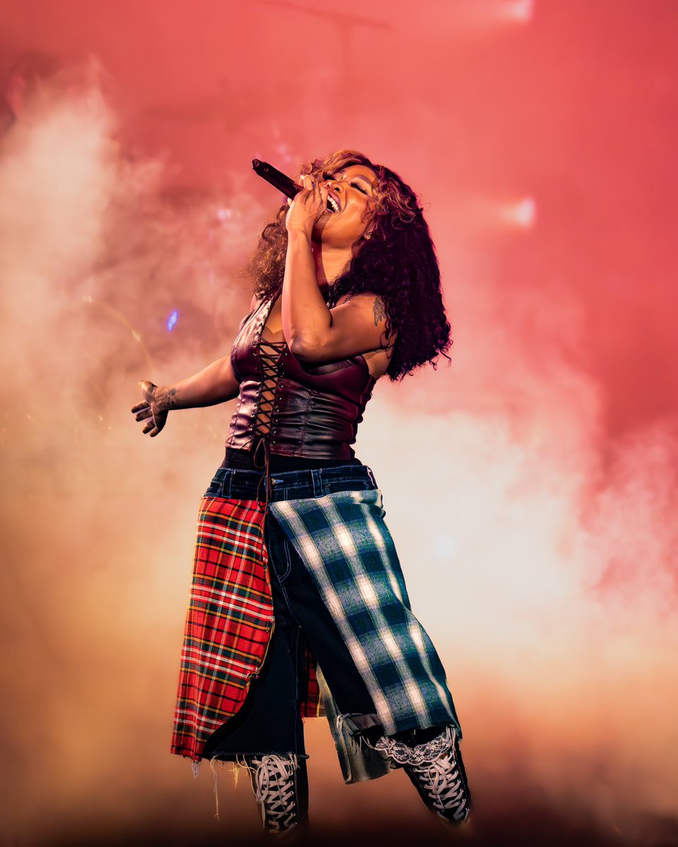scottxshotz's tweet photo. @sza x #campfloggnaw https://t.co/P8py1LUUhW