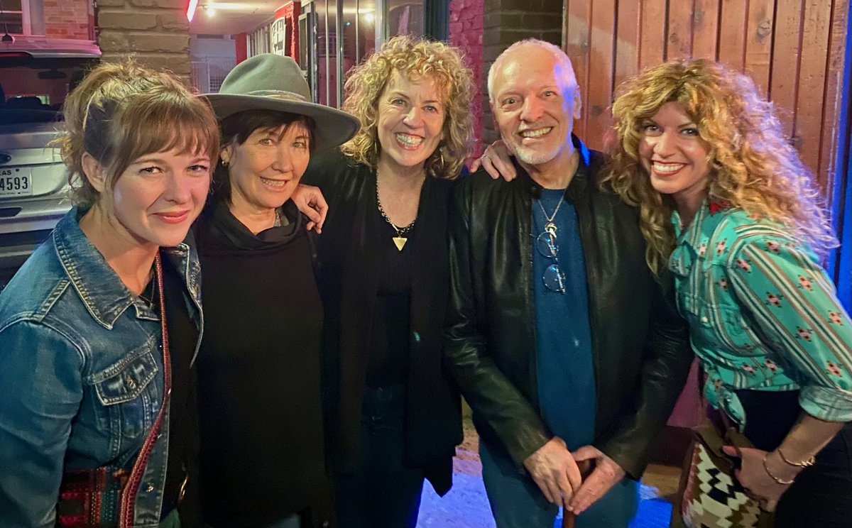 Got to see the stellar @peterframpton play in Austin Mon then hangout Tues eve meetup at Saxon Pub for David Grissom 🔥 gig. My ears are full of wild gtr & most excellent tone. Photo full of fem bass goddessness! Rachel Loy, me, Alison Prestwood, Peter, Harmoni Kelly.