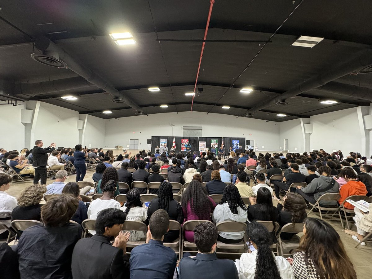 mlecITacad's tweet image. PreApprenticeship Day at the Miami Fairgrounds! MLEC Jaguars representing! @MLECJaguars @MLECPrin @drldiaz @CTEMiami @NAFMiami @NAFCareerAcads @mlecITclub