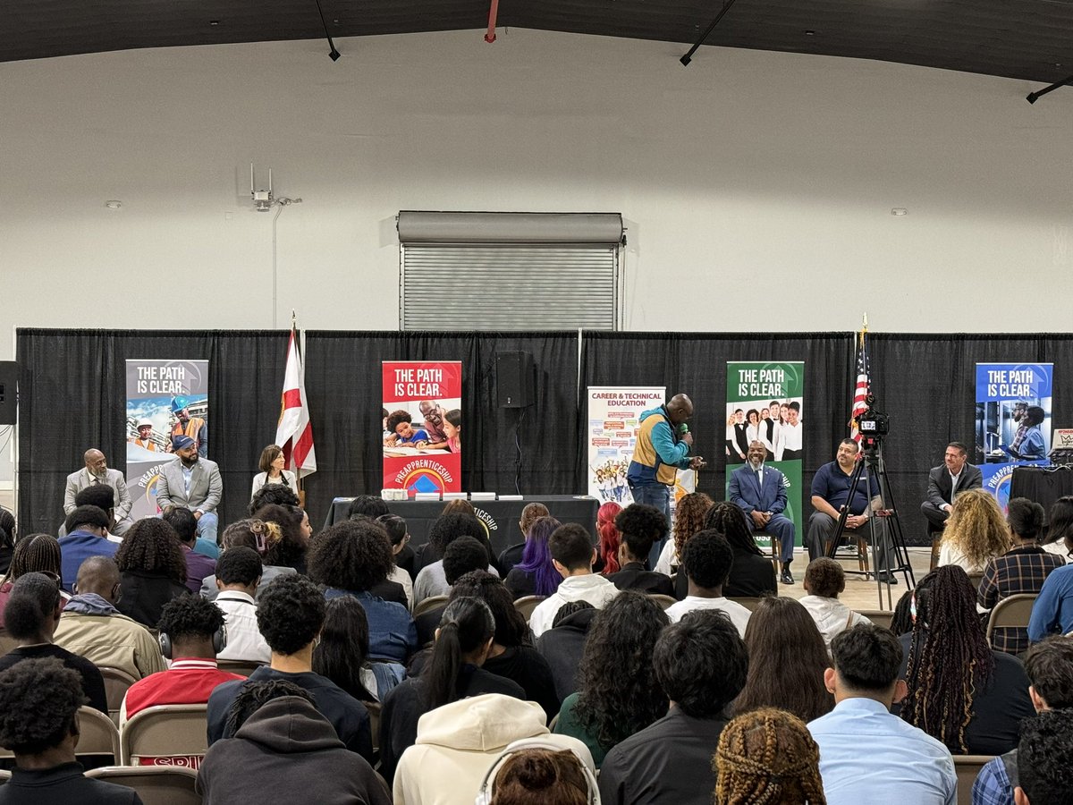 mlecITacad's tweet image. PreApprenticeship Day at the Miami Fairgrounds! MLEC Jaguars representing! @MLECJaguars @MLECPrin @drldiaz @CTEMiami @NAFMiami @NAFCareerAcads @mlecITclub